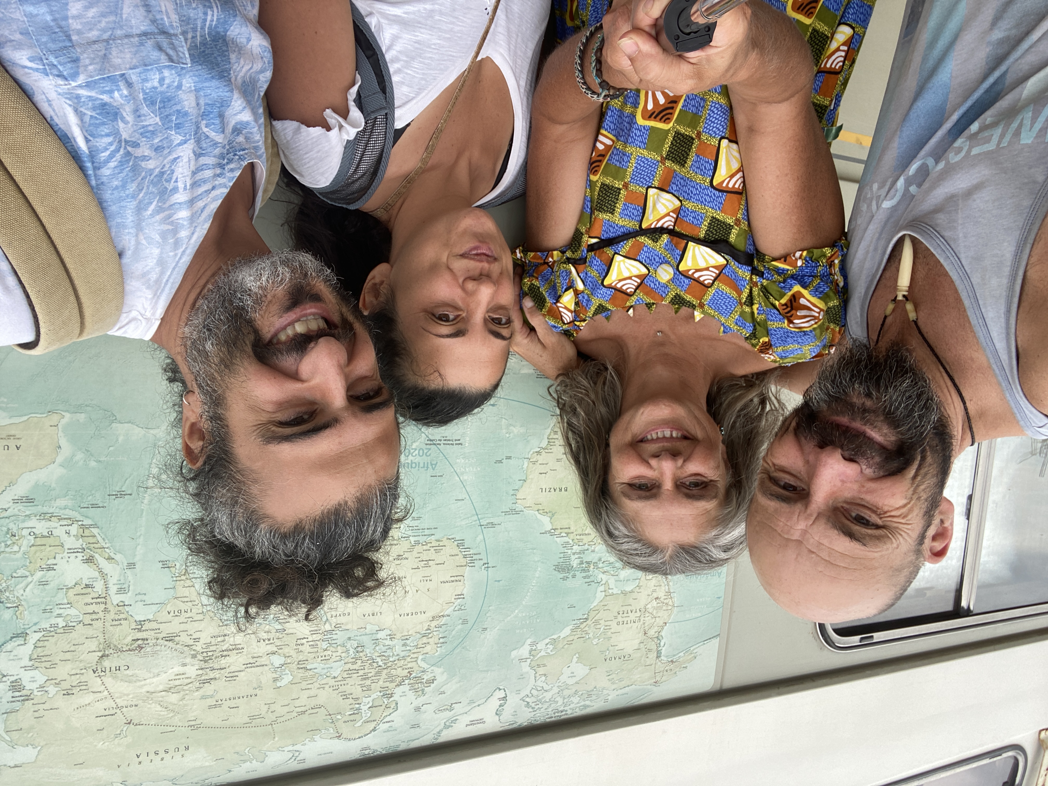 Isa et Manu avec d’autres voyageurs
